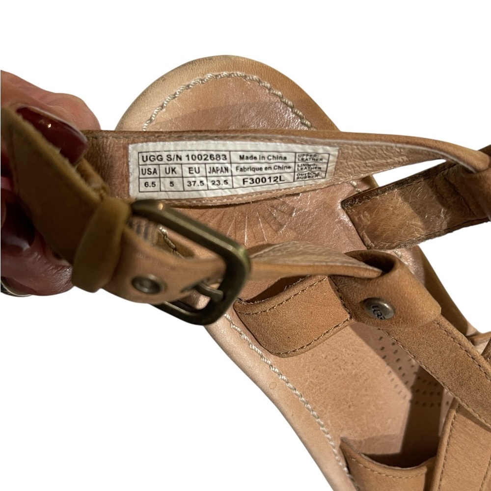 UGG Gaiana Leather Wedge Strappy Sandal SZ 6.5 Tan - Picture 9 of 9
